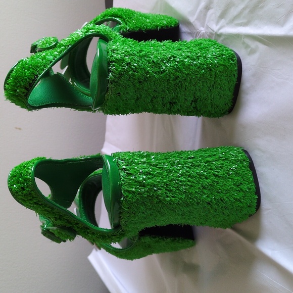 Its Always Greener Platform Heels - Picture 9 of 10